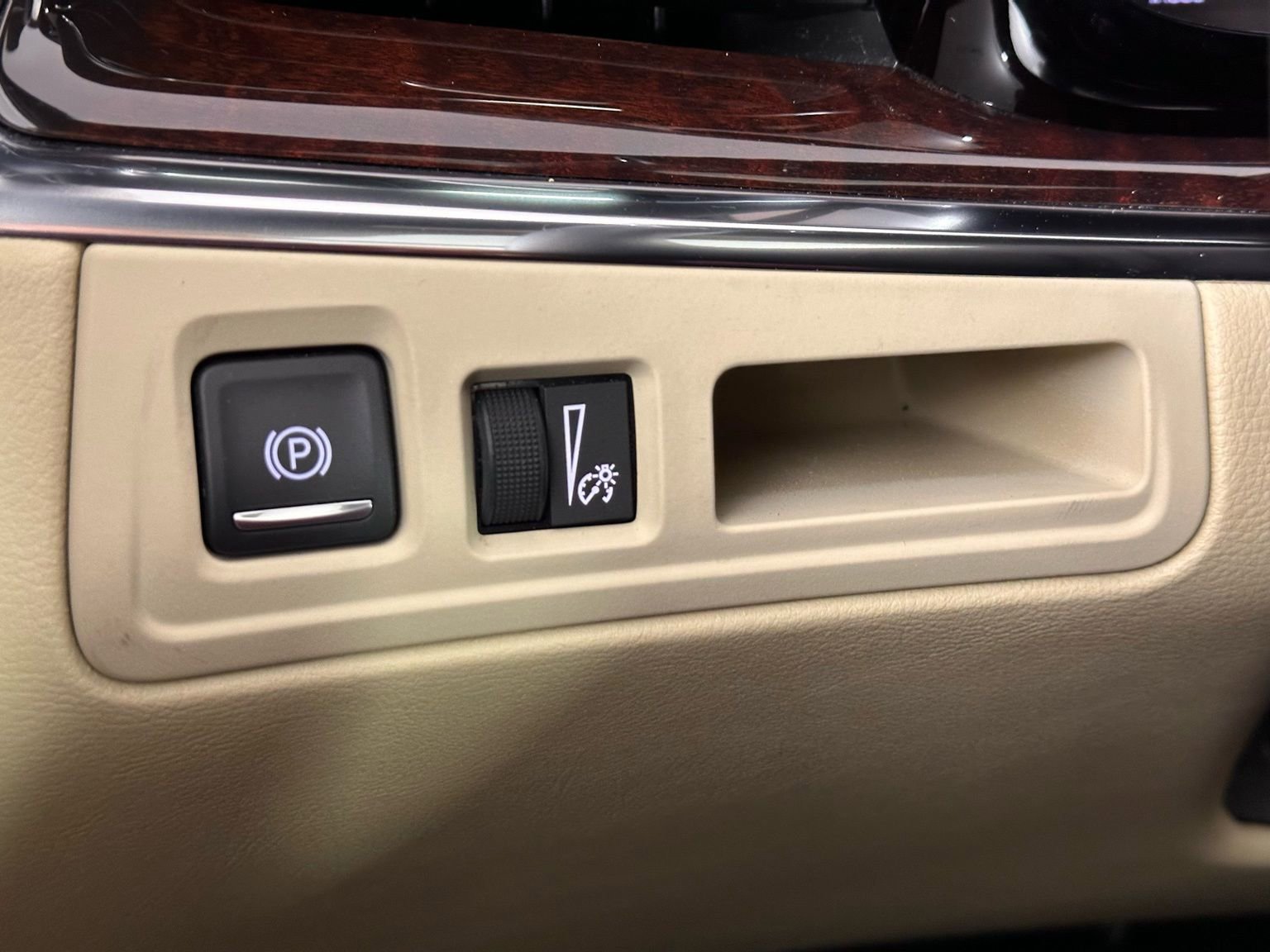 Used 2017 Cadillac XT5 Luxury w/ Driver Awareness Package image 12