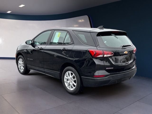 Used 2024 Chevrolet Equinox LS AWD/4WD image 3
