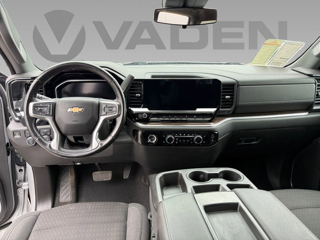Used 2022 Chevrolet Silverado 1500 LT image 2