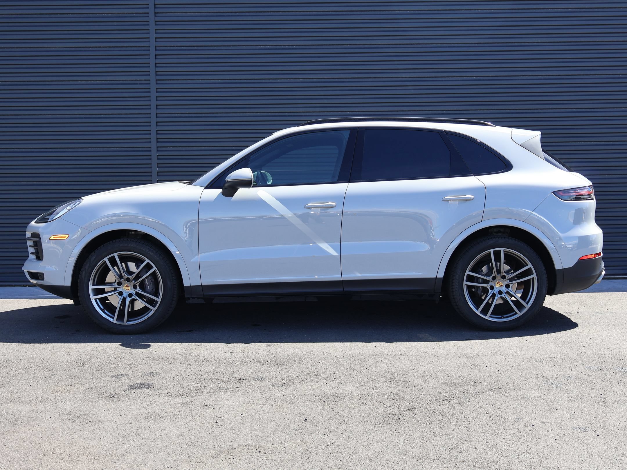Used 2022 Porsche Cayenne AWD/4WD image 2