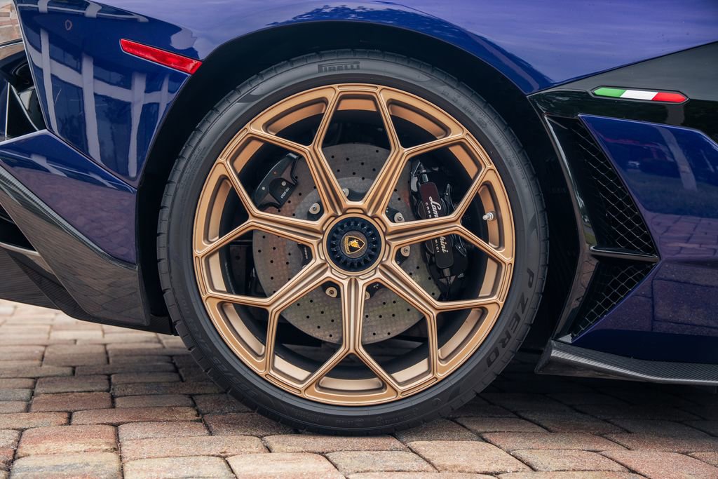 Used 2019 Lamborghini Aventador SVJ AWD/4WD image 13