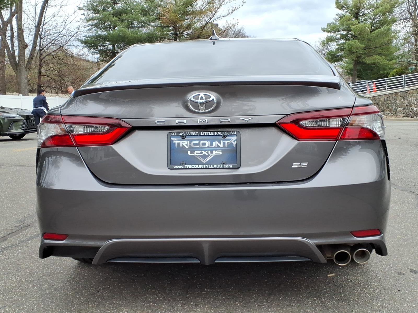 Used 2021 Toyota Camry SE image 5