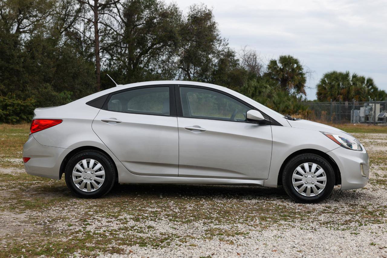 Used 2013 Hyundai Accent GLS image 11