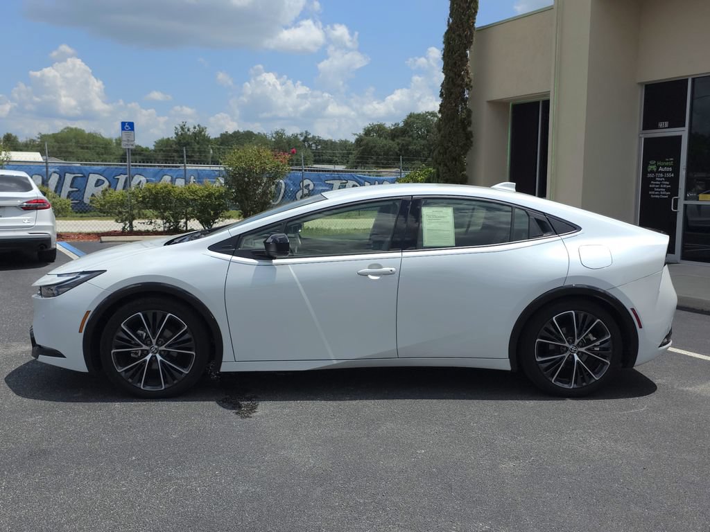 Used 2024 Toyota Prius XLE FWD image 8