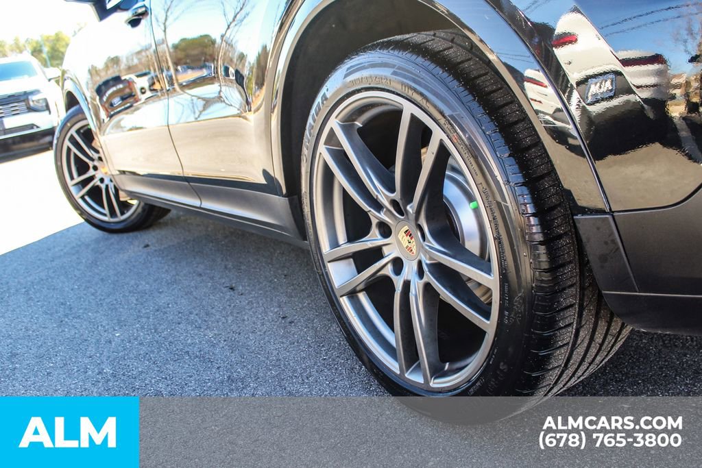 Used 2023 Porsche Cayenne S Platinum w/ Premium Package Plus image 12