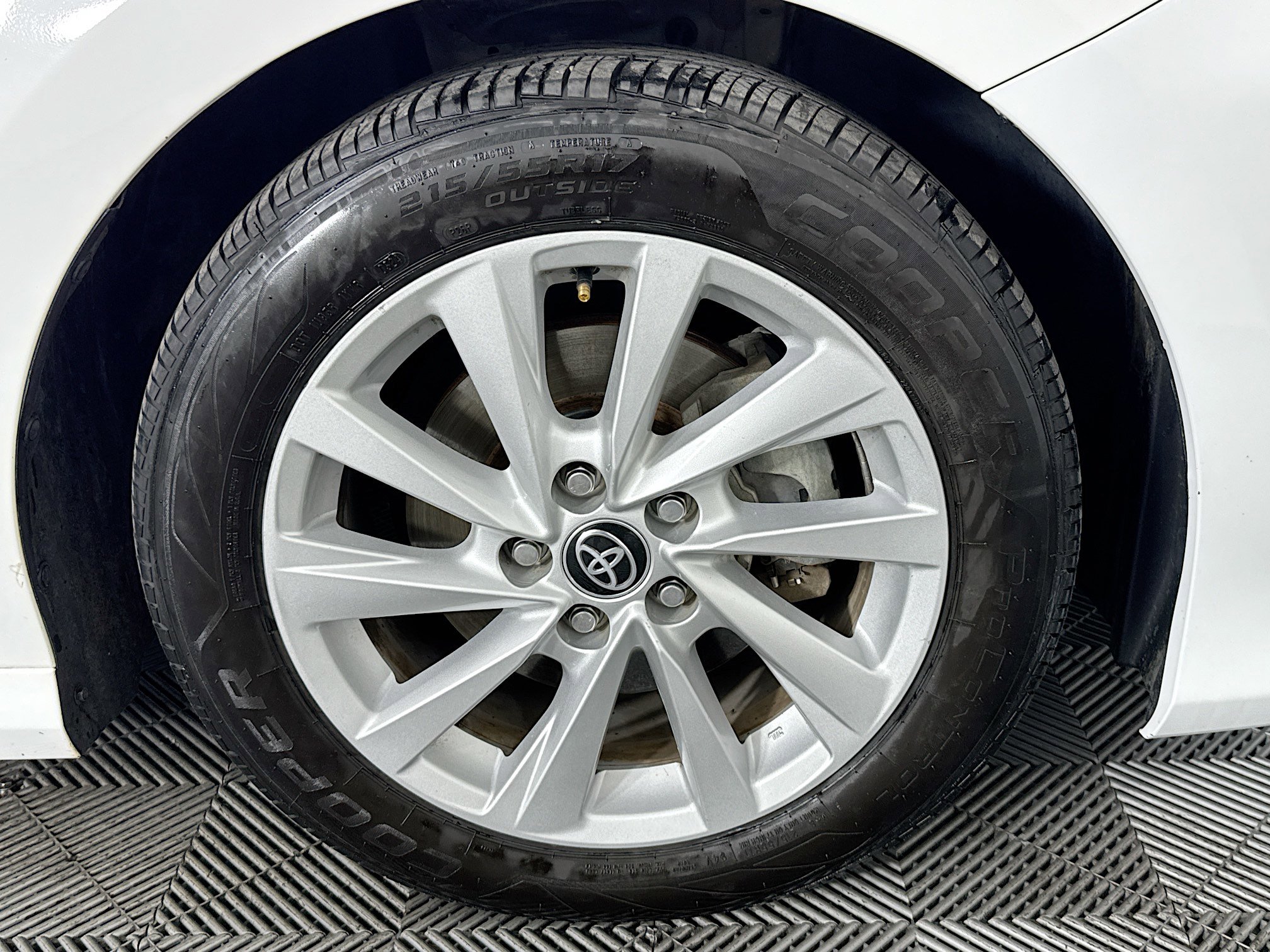 Used 2022 Toyota Camry LE FWD image 30