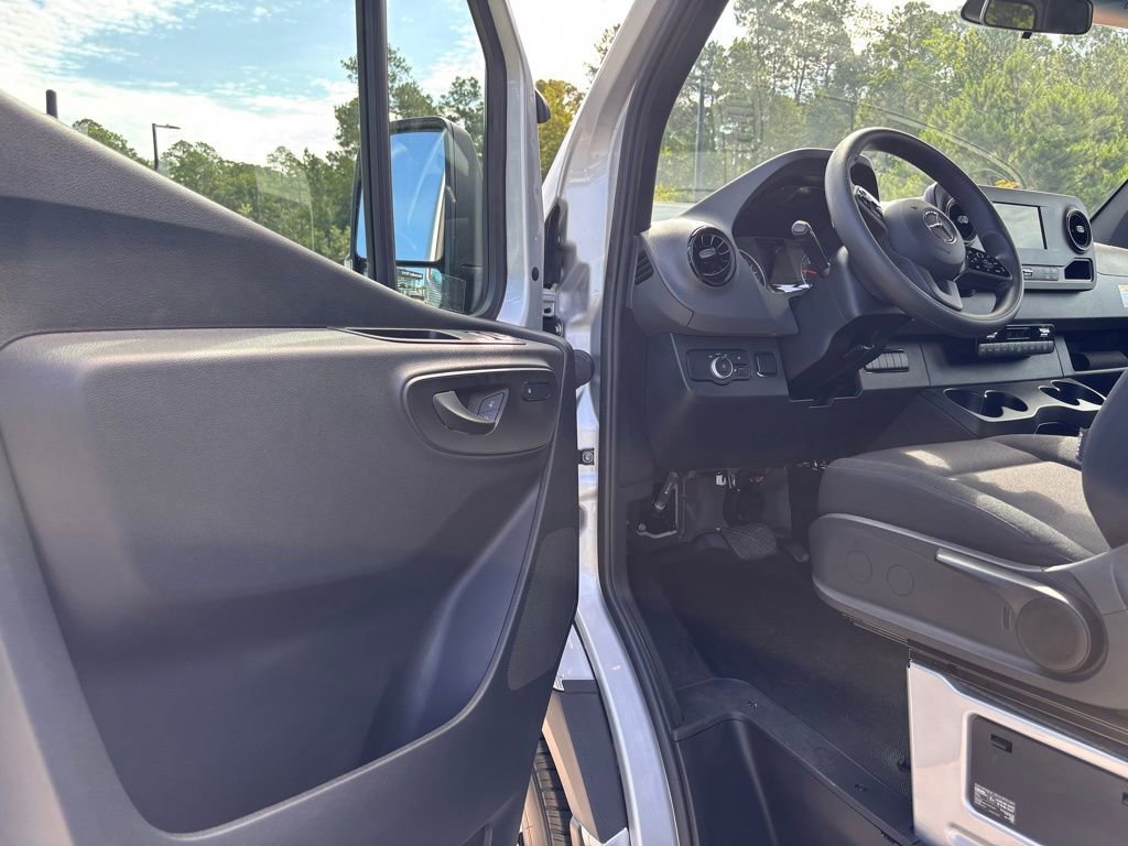 Used 2024 Mercedes-Benz Sprinter 2500 image 40