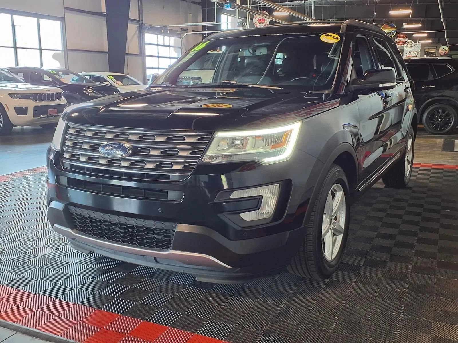 Used 2016 Ford Explorer XLT w/ Equipment Group 202A AWD/4WD image 4