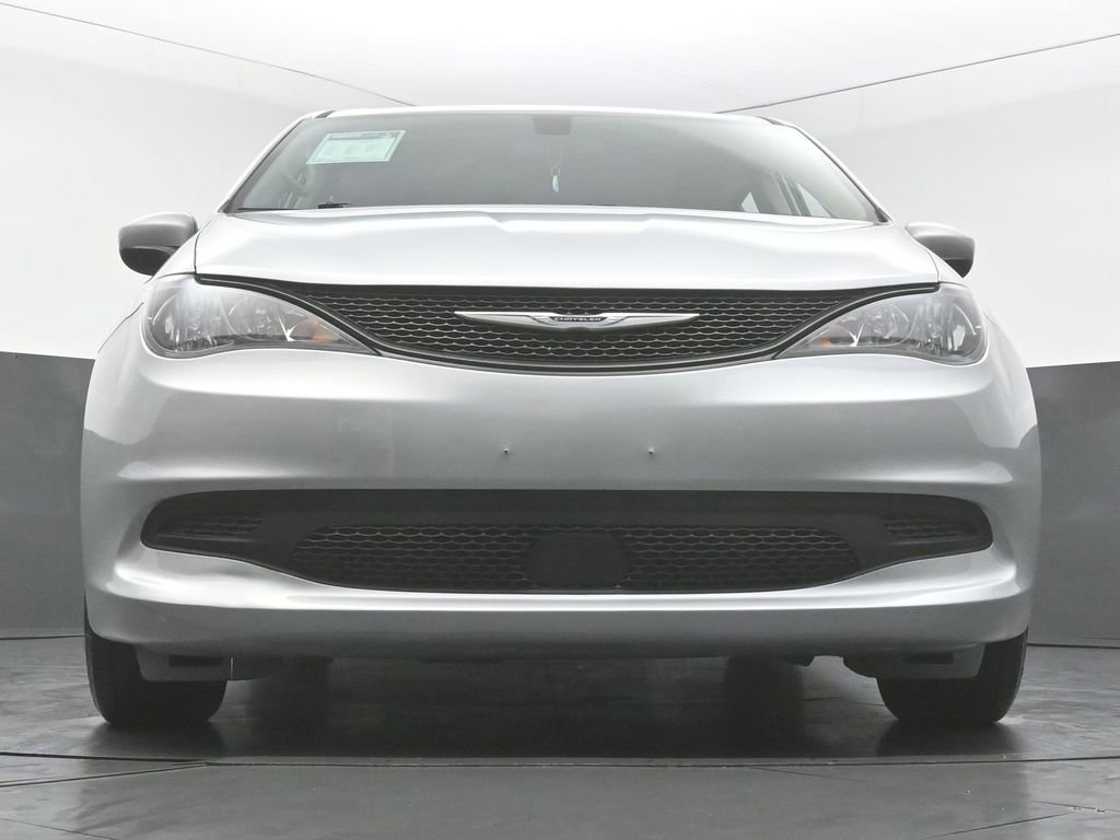 Used 2022 Chrysler Voyager LX FWD image 49