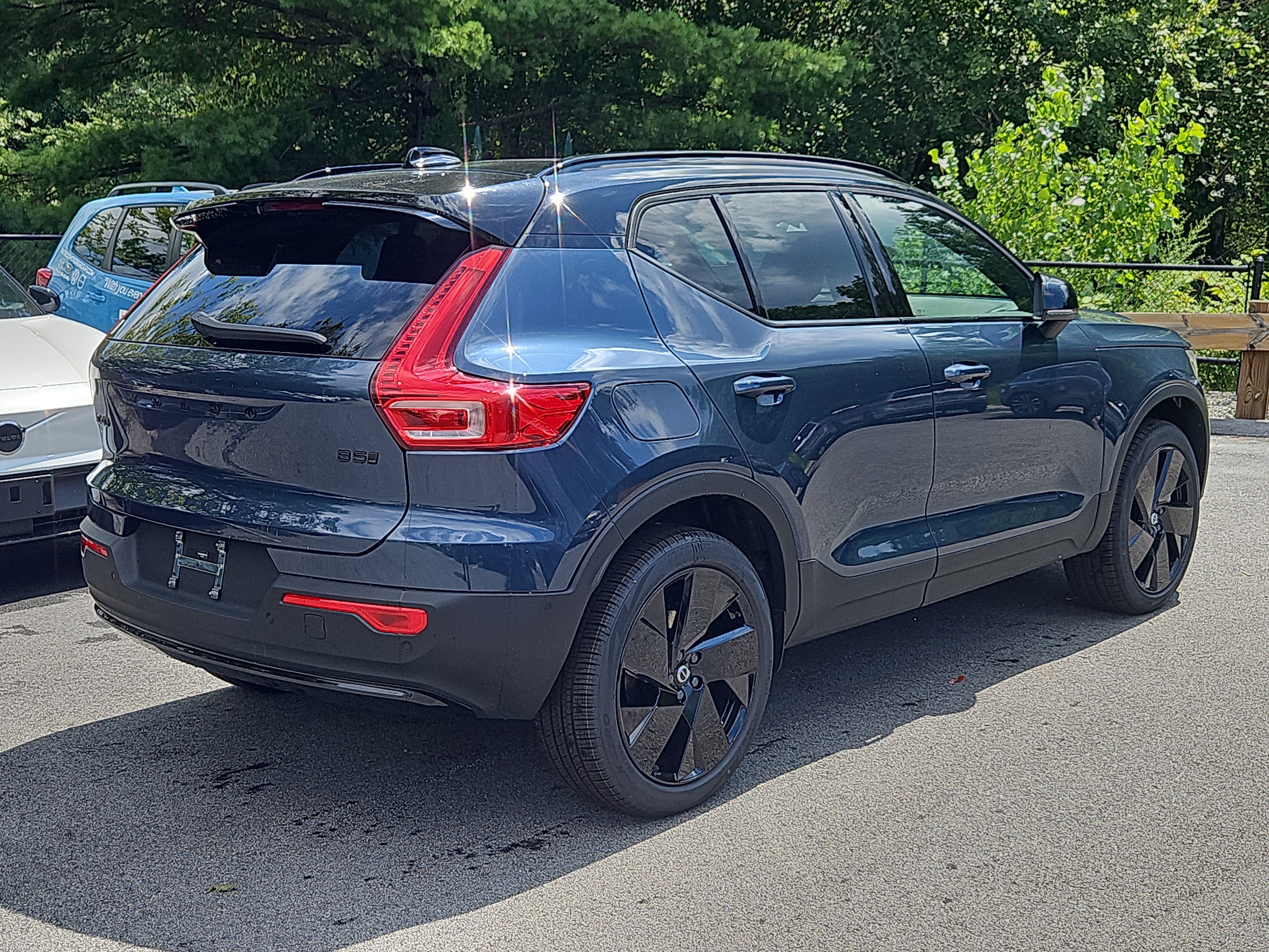 New 2026 Volvo XC40 B5 Ultra w/ Protection Package Premier image 2