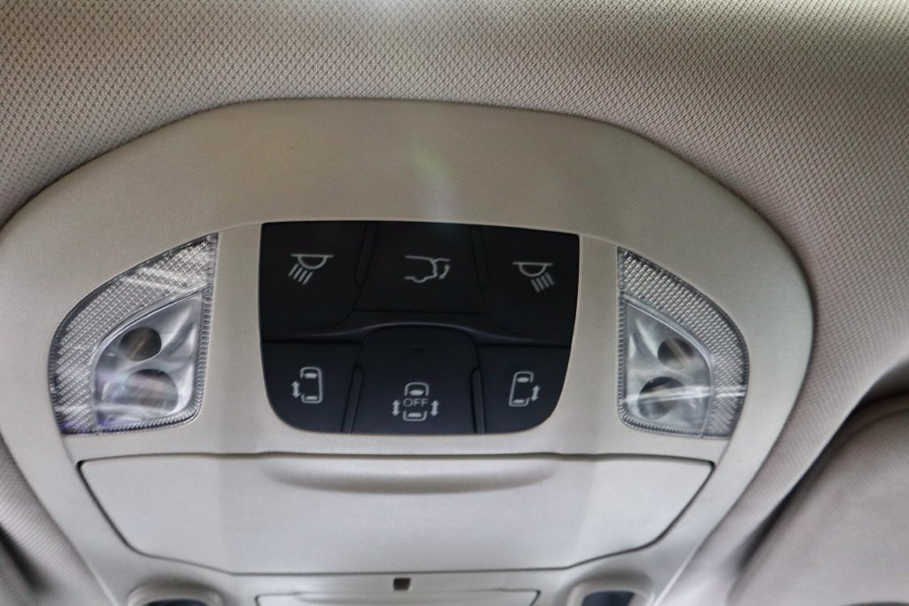 Used 2023 Chrysler Pacifica Limited FWD image 30