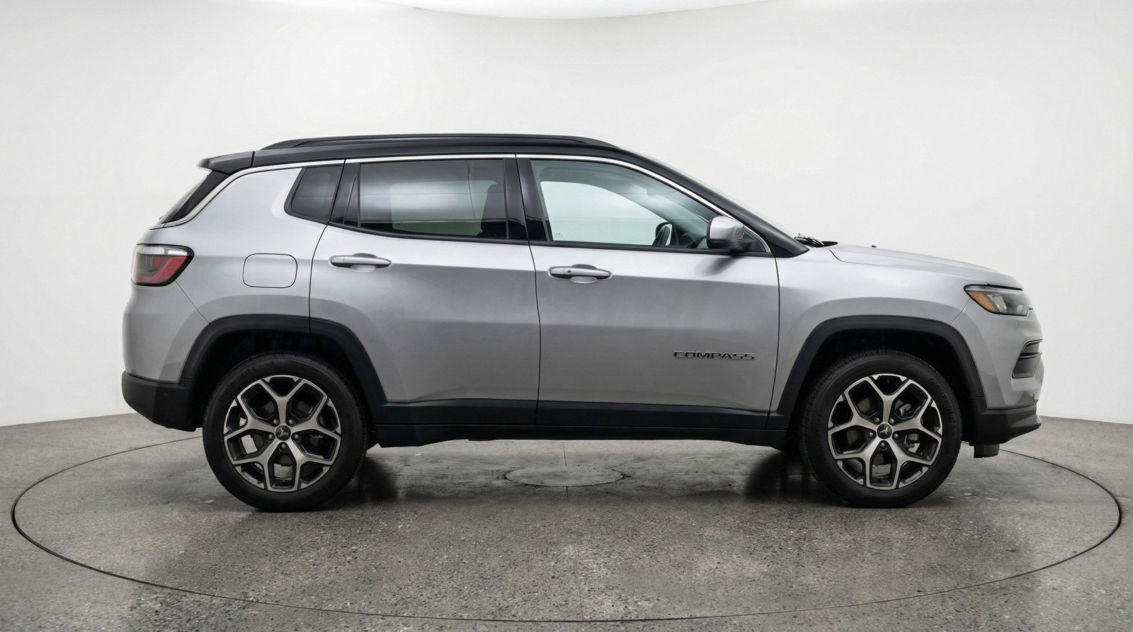 Used 2025 Jeep Compass Limited image 9