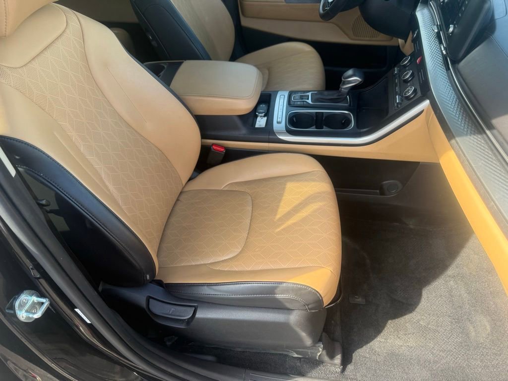 Used 2024 Kia Carnival LX FWD image 55
