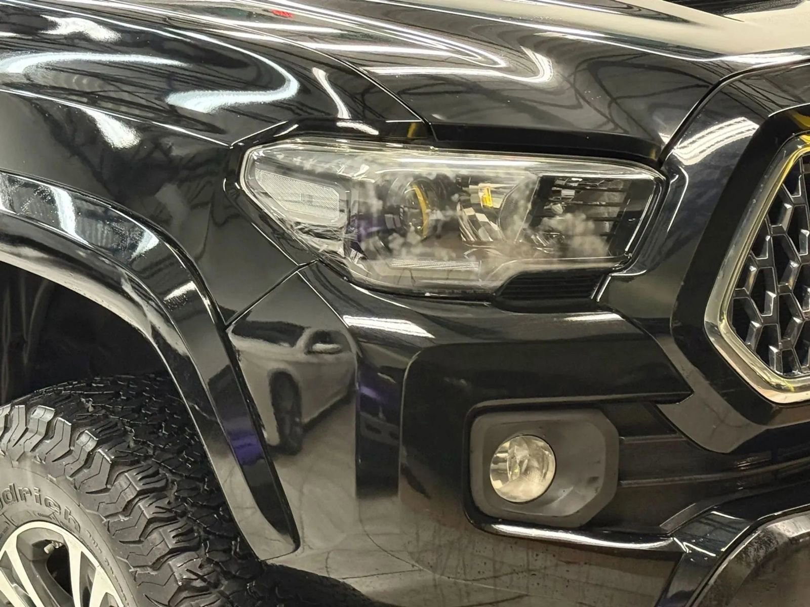 Used 2018 Toyota Tacoma TRD Sport AWD/4WD image 6