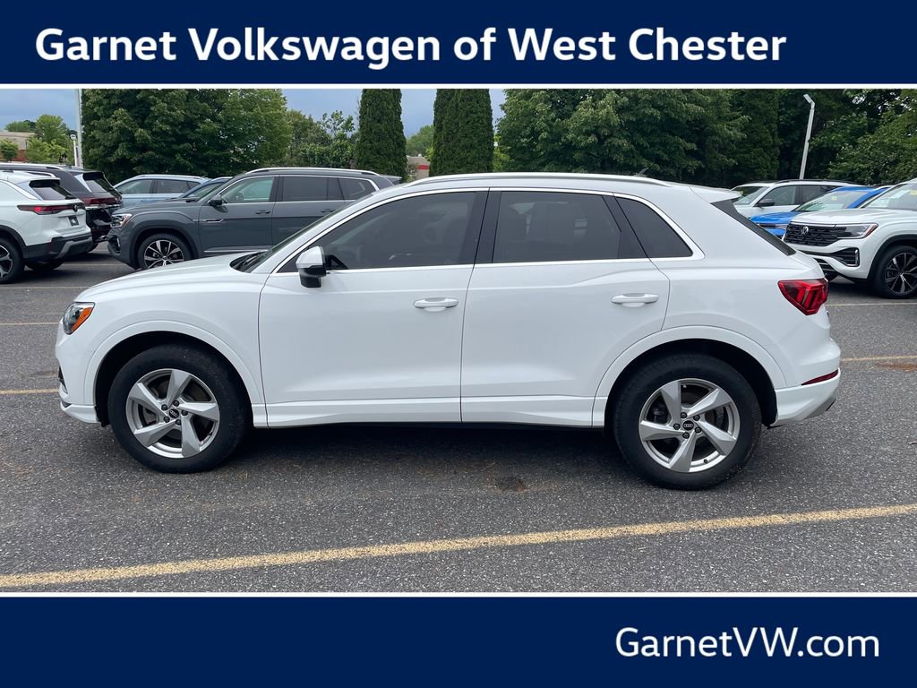 Used 2022 Audi Q3 2.0T Premium w/ Convenience Package AWD/4WD image 2