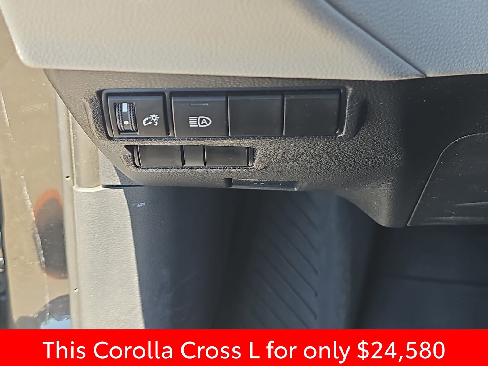 Used 2023 Toyota Corolla Cross L FWD image 30