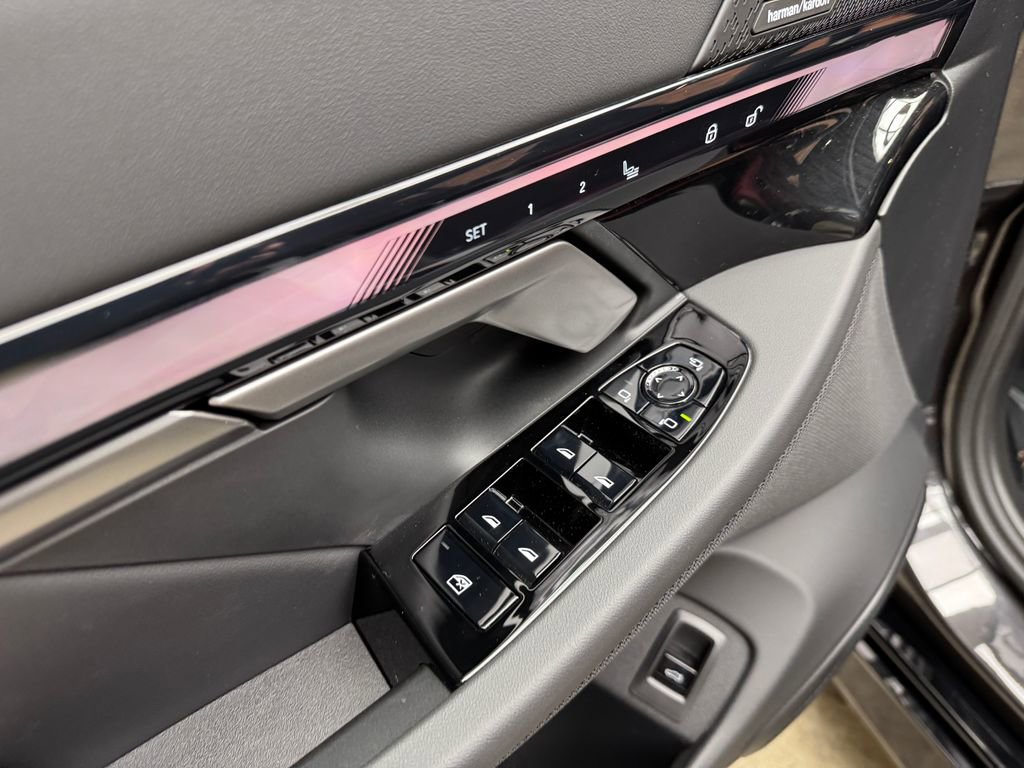 New 2026 BMW i5 eDrive40 w/ M Sport Package image 11