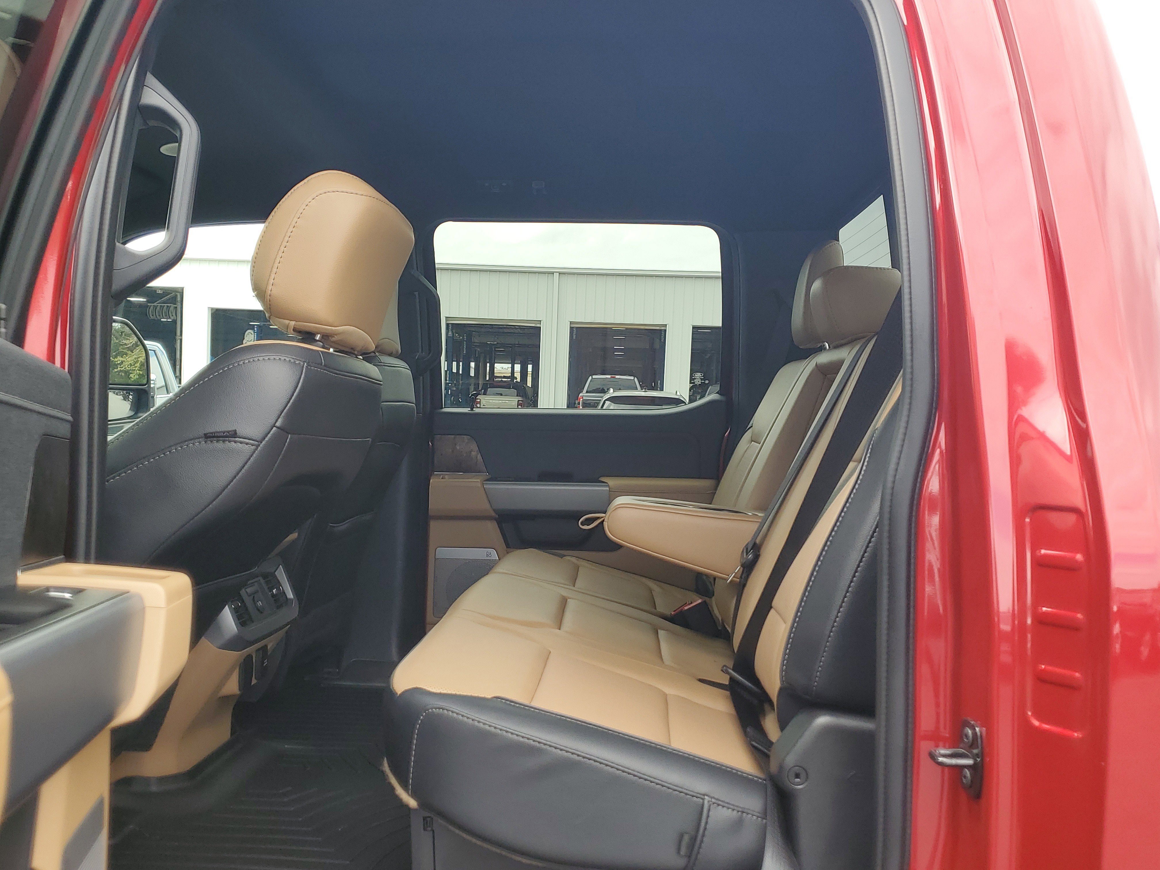 Used 2024 Ford F350 Lariat w/ Lariat Ultimate Package AWD/4WD image 13