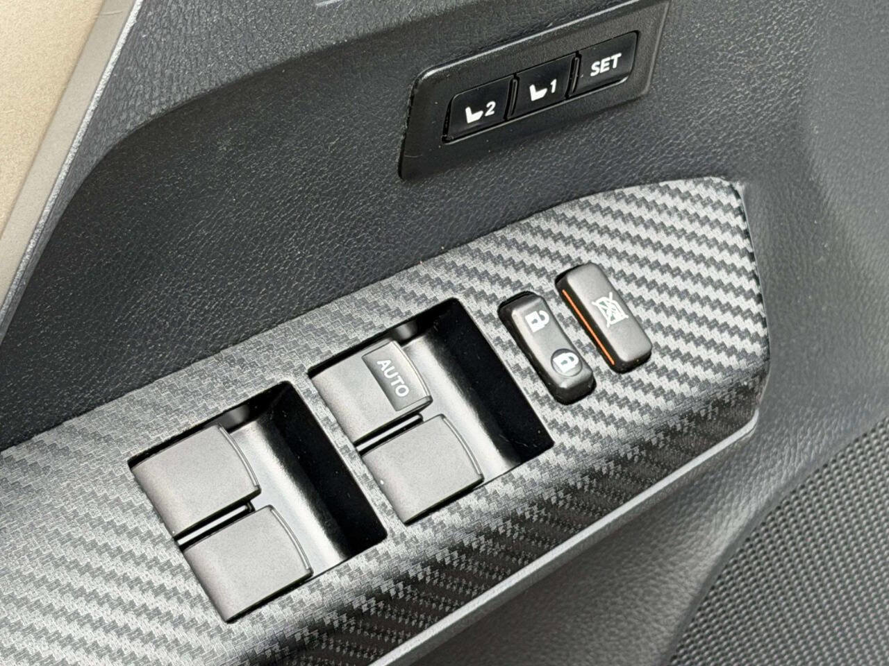 Used 2013 Toyota RAV4 Limited AWD/4WD image 18