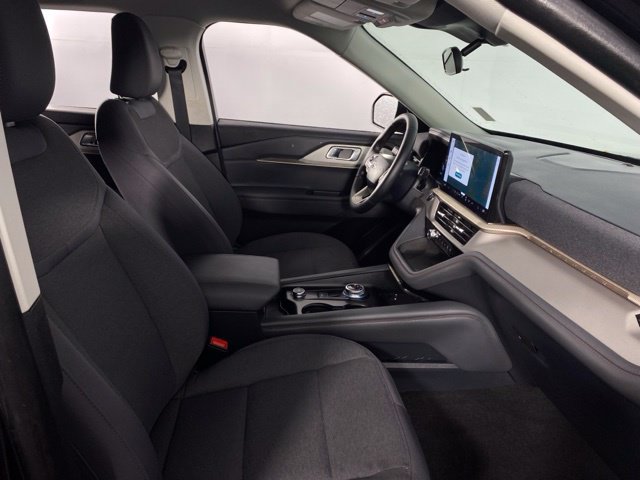 Used 2025 Ford Explorer Active AWD/4WD image 15
