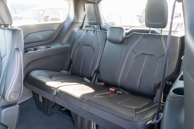 New 2026 Chrysler Pacifica Select image 10