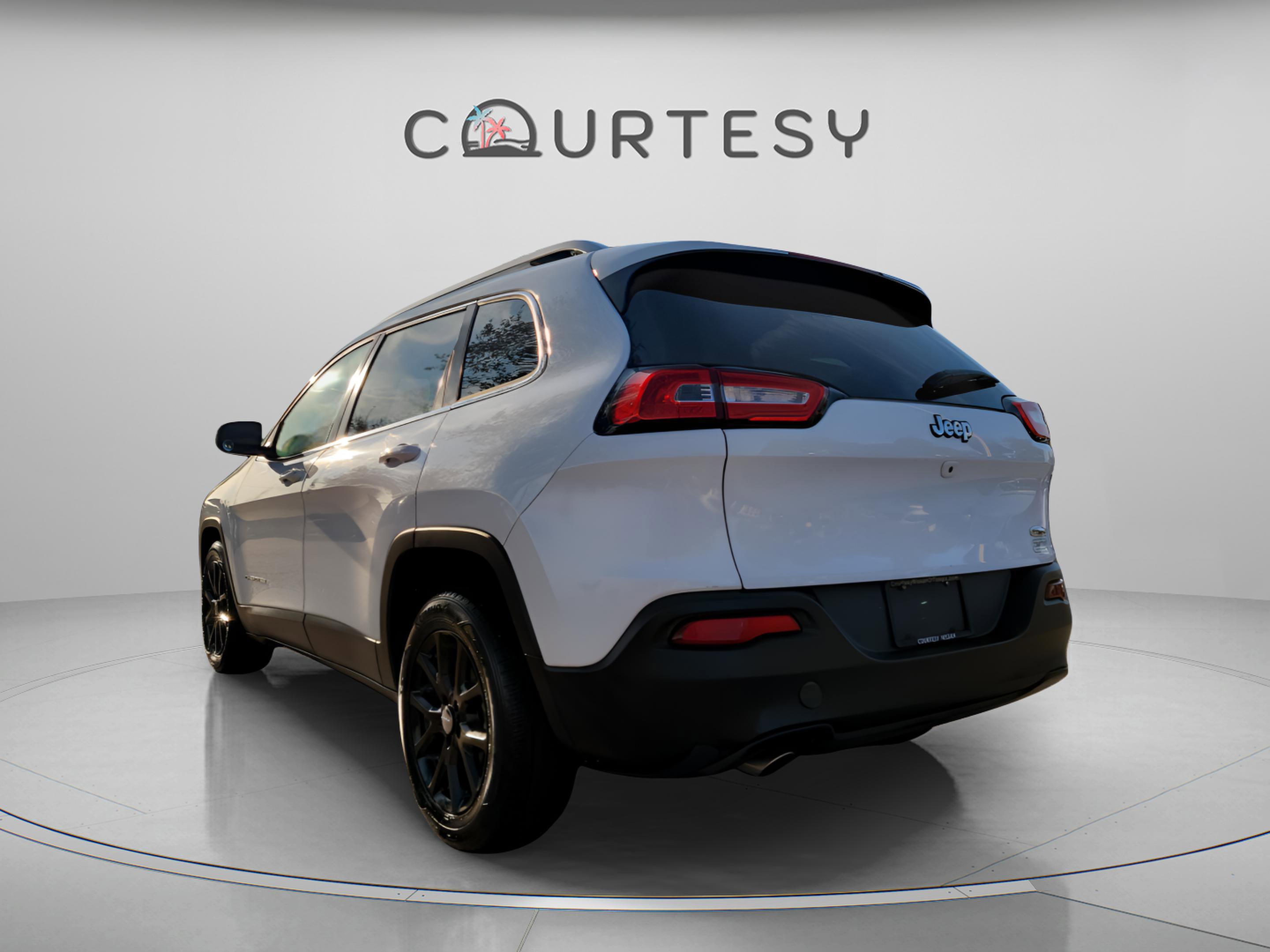 Used 2016 Jeep Cherokee Latitude image 5