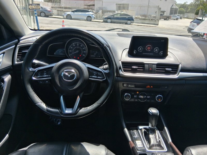 Used 2018 MAZDA MAZDA3 Touring FWD image 10