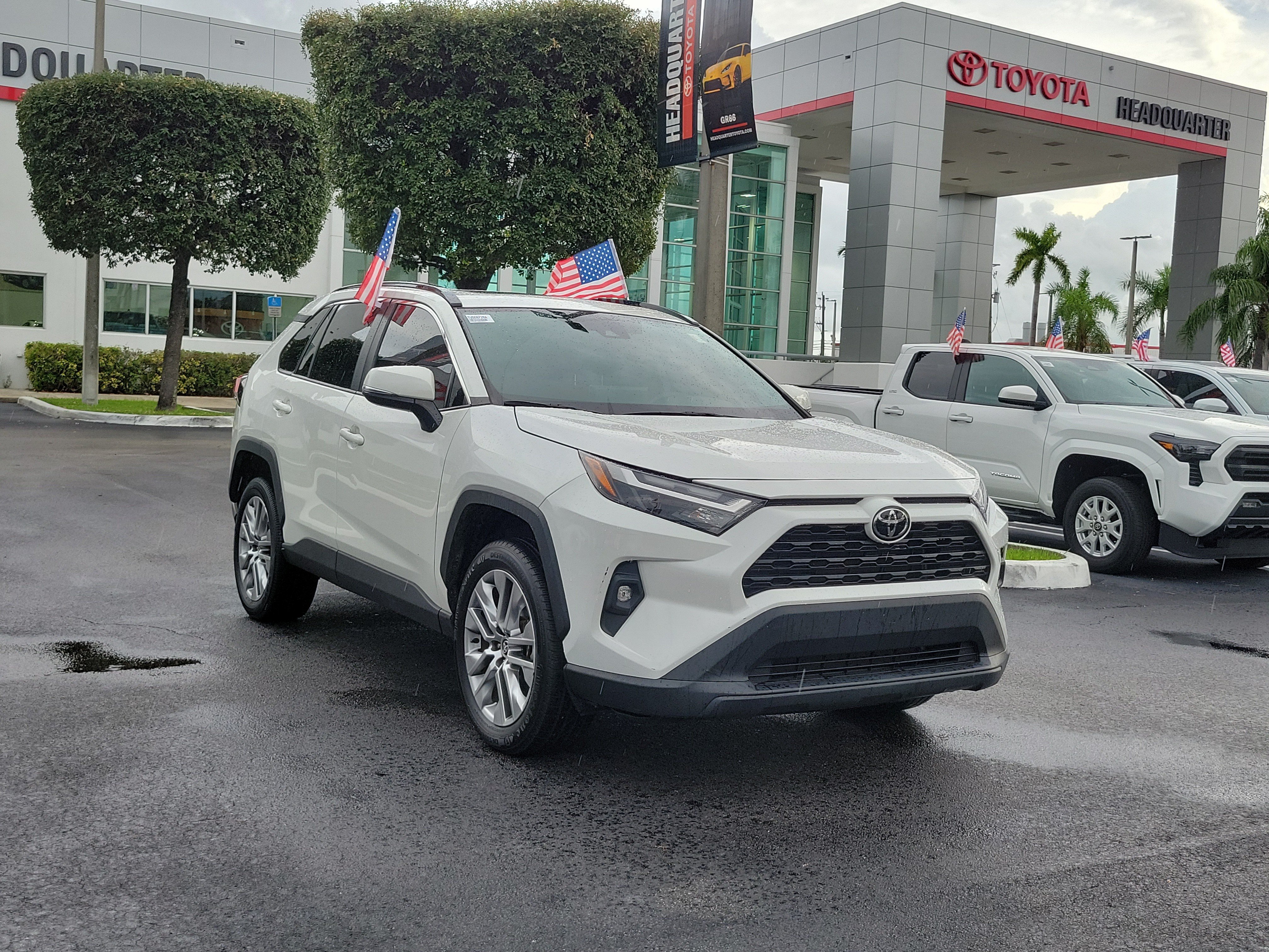 Used 2022 Toyota RAV4 XLE Premium FWD image 2