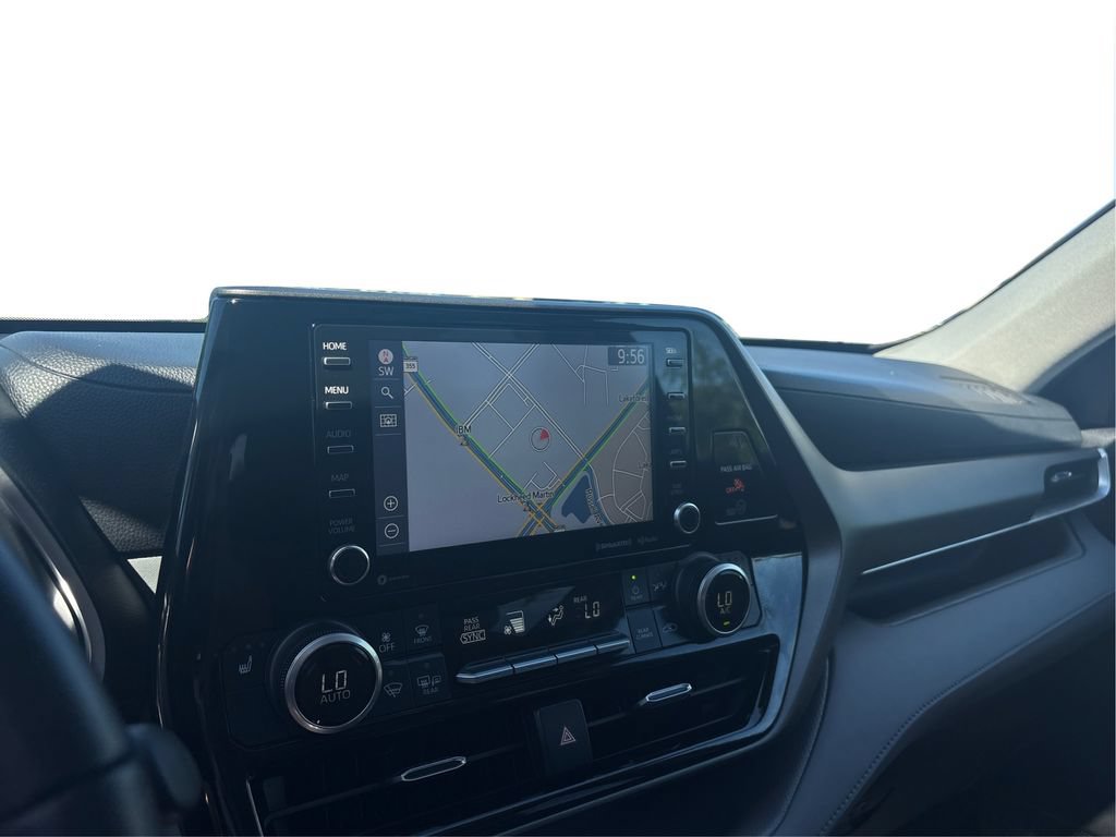 Used 2020 Toyota Highlander XLE AWD/4WD image 36
