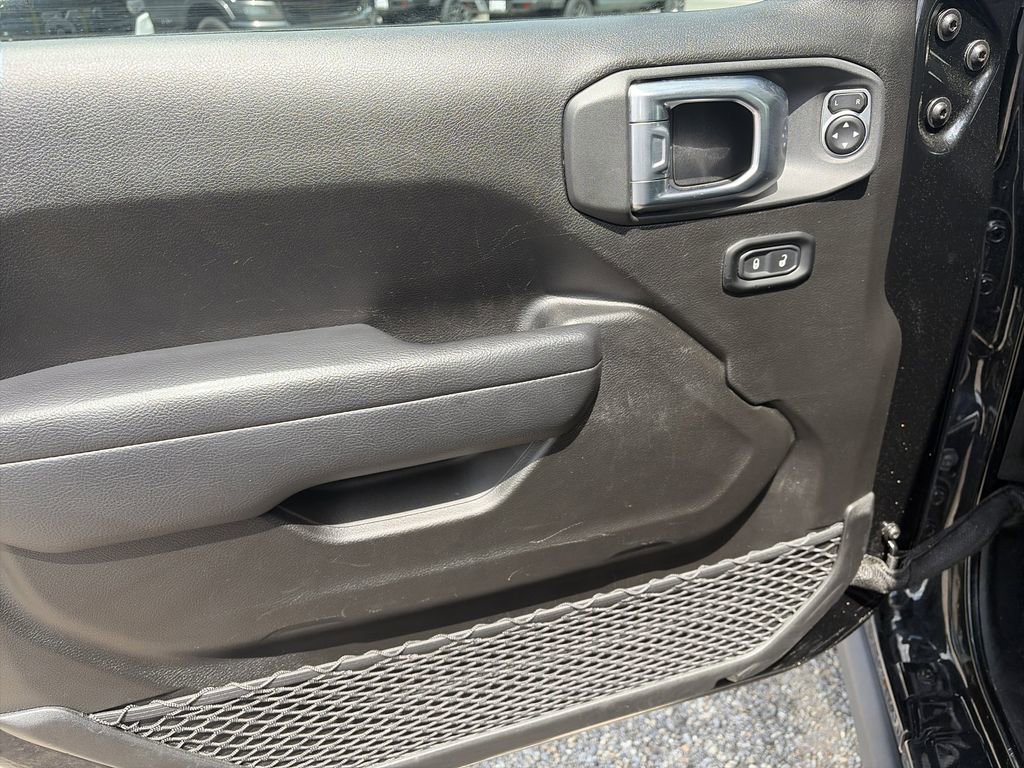 Used 2025 Jeep Wrangler Unlimited Rubicon image 17