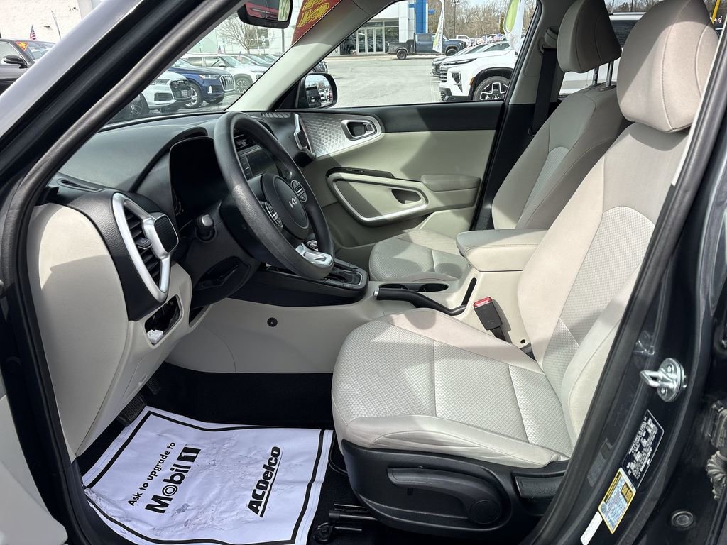 Used 2023 Kia Soul LX image 20