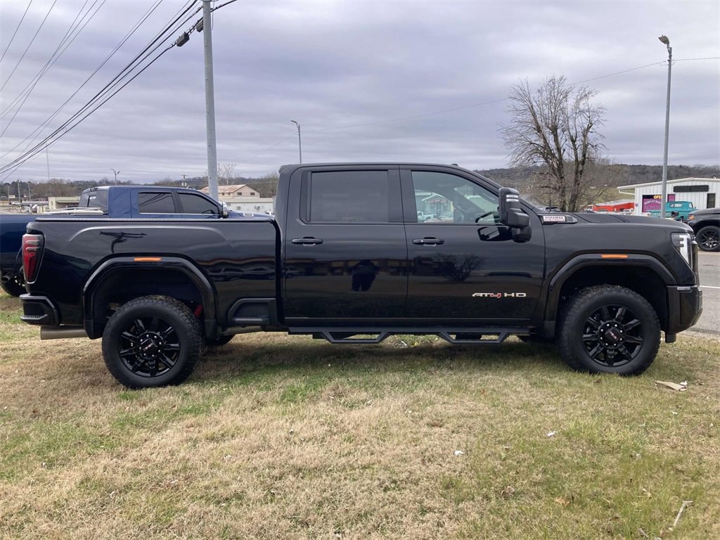 Used 2024 GMC Sierra 2500 AT4 w/ AT4 Preferred Package image 2