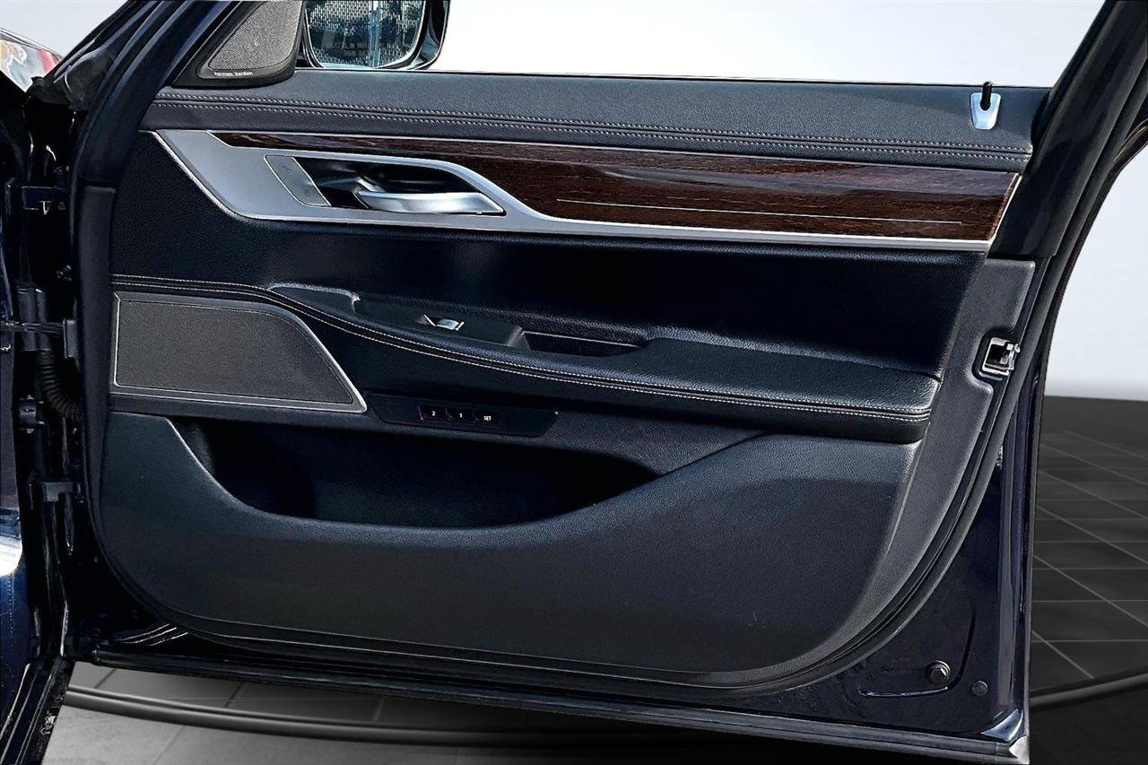 Used 2020 BMW 740i xDrive image 28