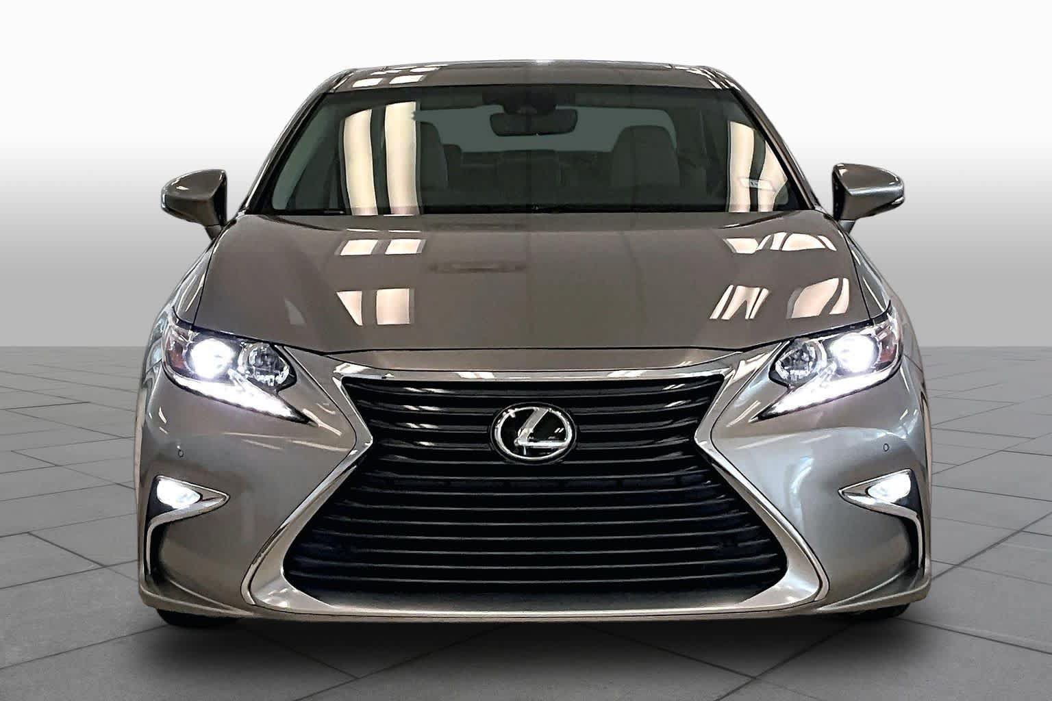 Used 2018 Lexus ES 350 w/ Navigation System Package FWD image 3