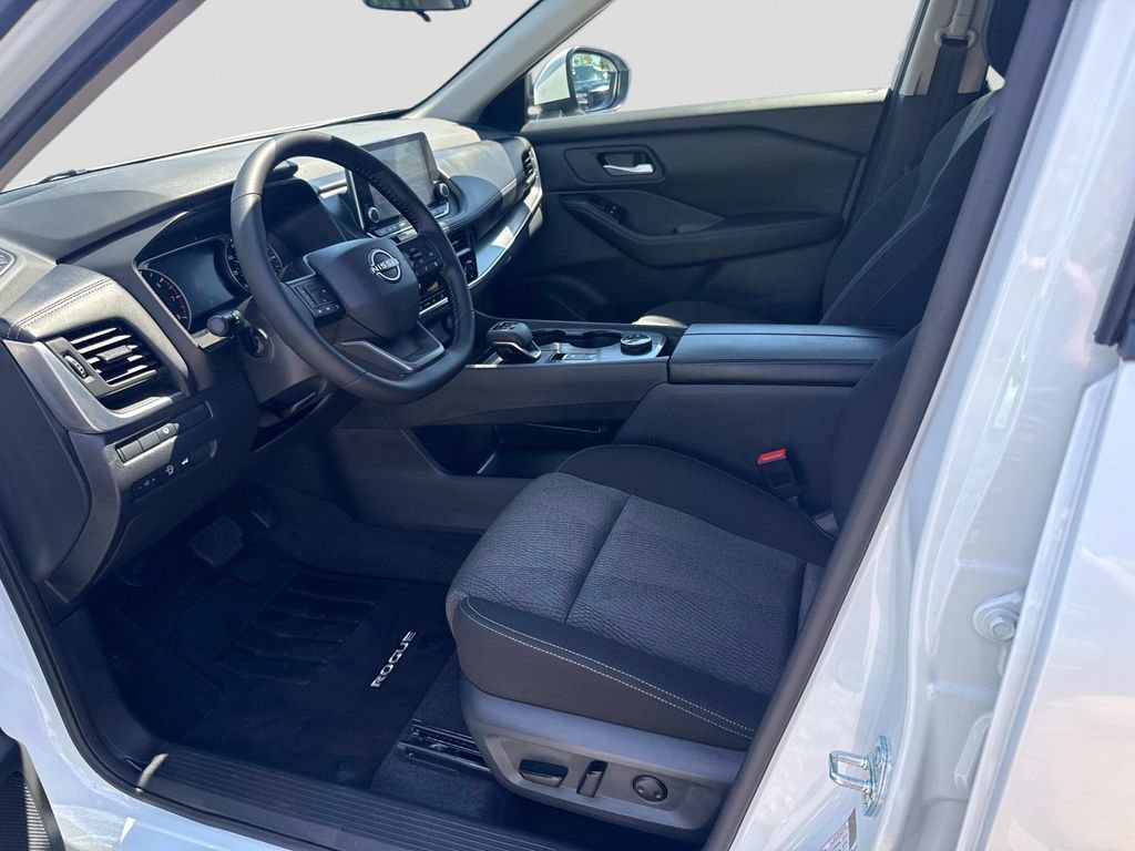 Certified 2026 Nissan Rogue SV w/ Cold Weather Package AWD/4WD image 18