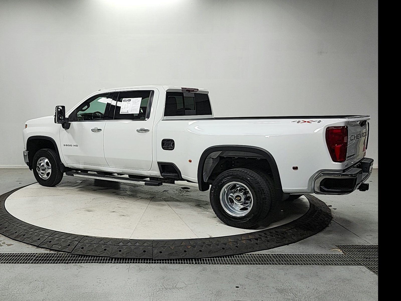 Used 2023 Chevrolet Silverado 3500 LTZ w/ LTZ Convenience Package AWD/4WD image 10