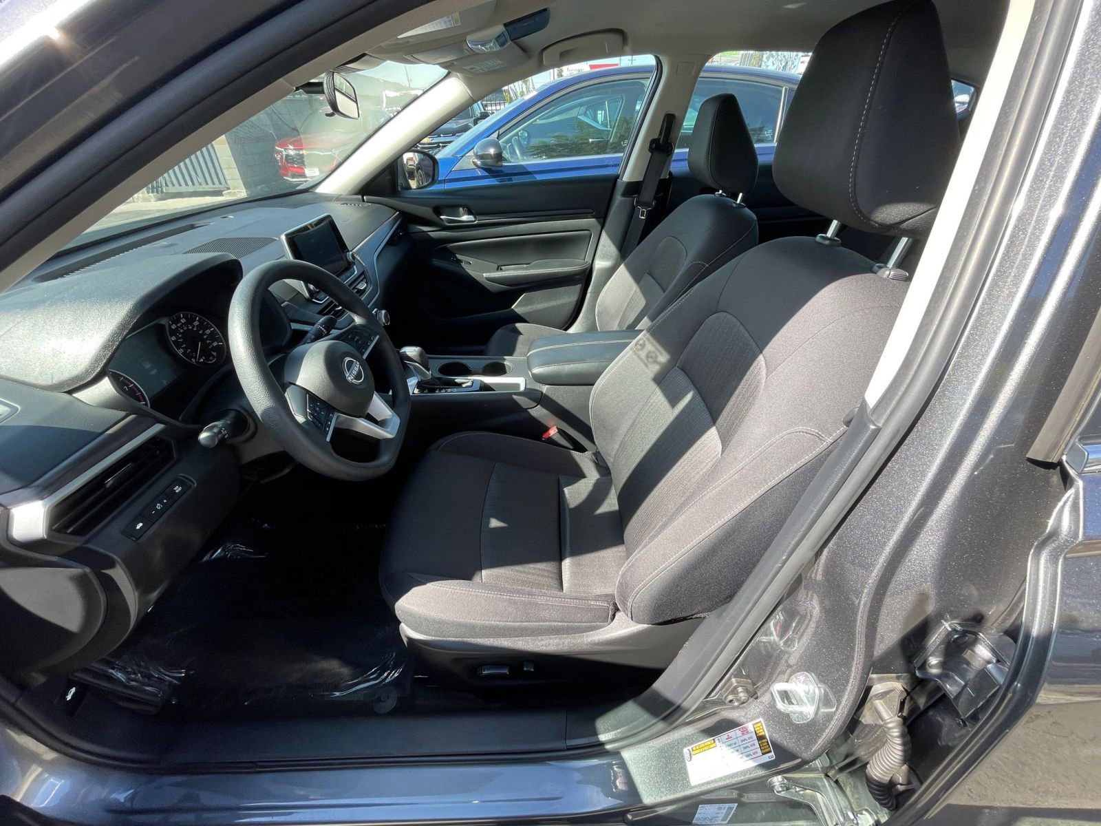 Used 2025 Nissan Altima 2.5 SV image 28