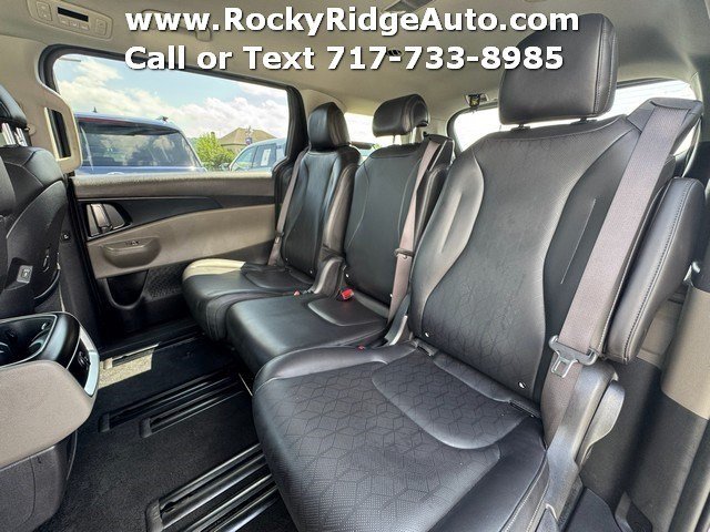 Used 2025 Kia Carnival FWD image 26