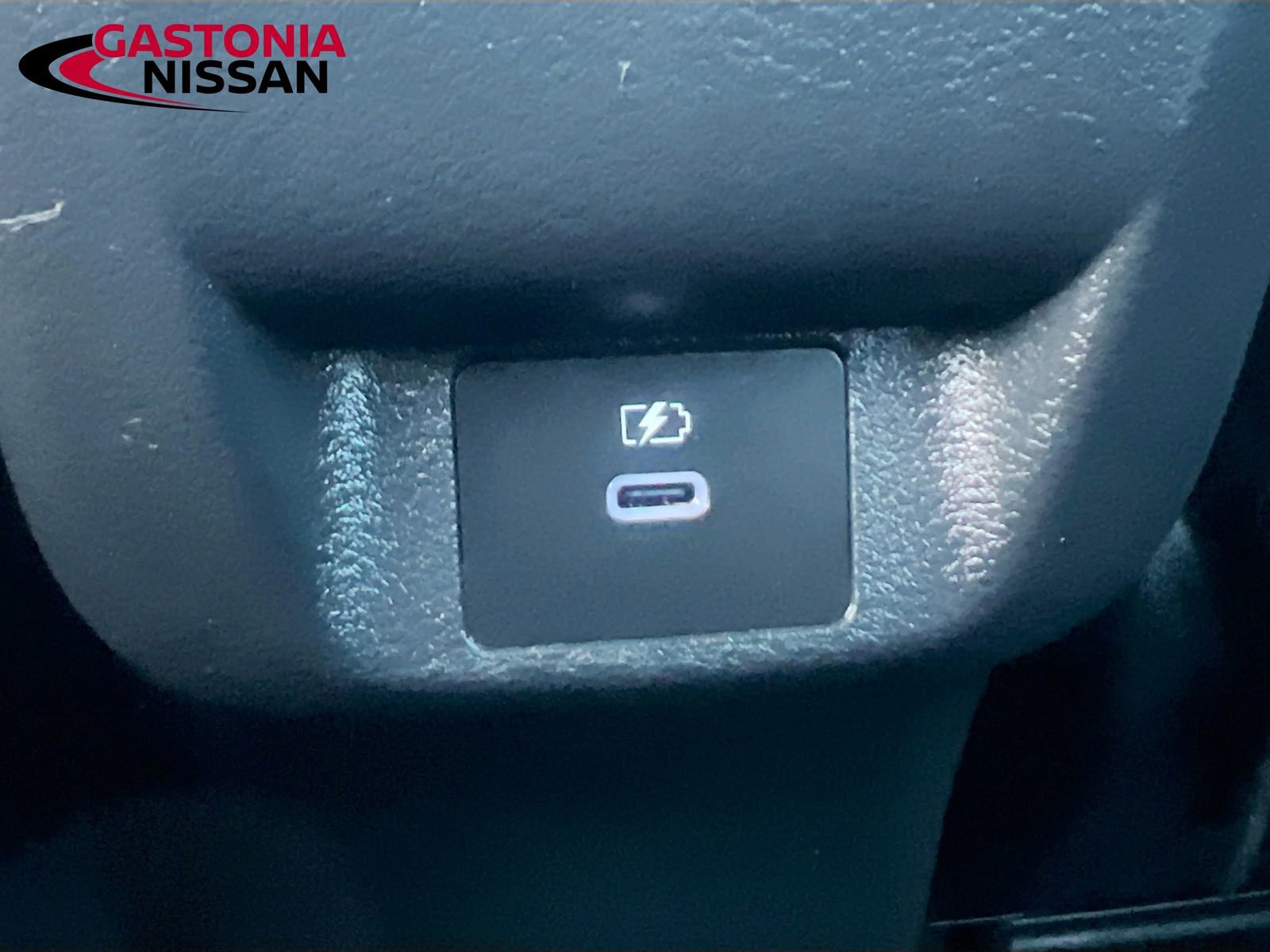 Used 2024 Nissan Versa SR w/ Electronics Package image 33