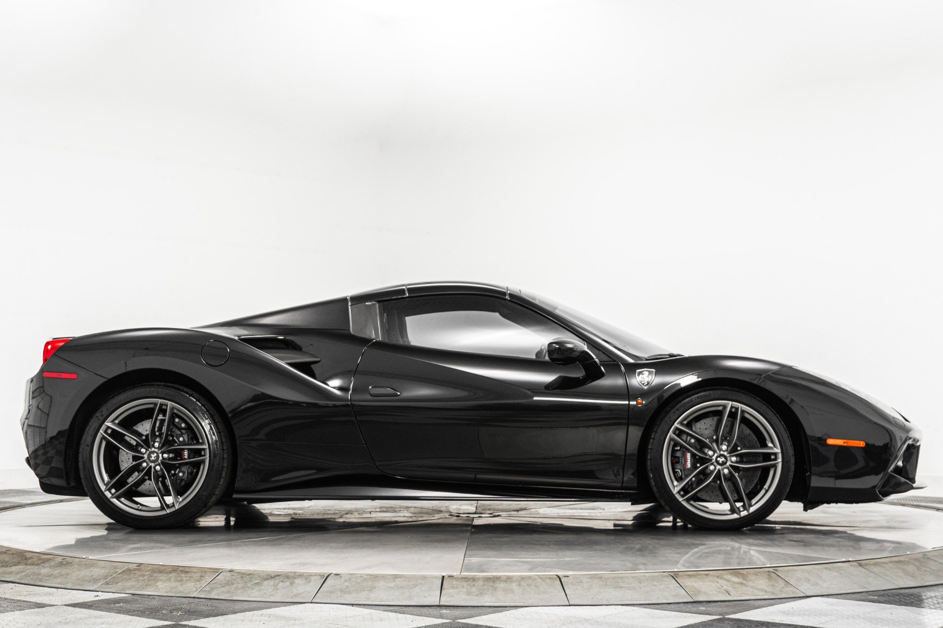 Used 2018 Ferrari 488 Spider RWD image 18