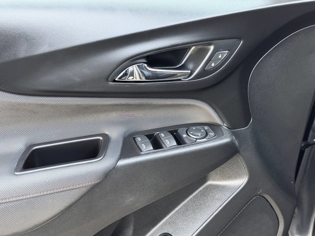 Used 2022 Chevrolet Equinox RS w/ RS Leather Package FWD image 21