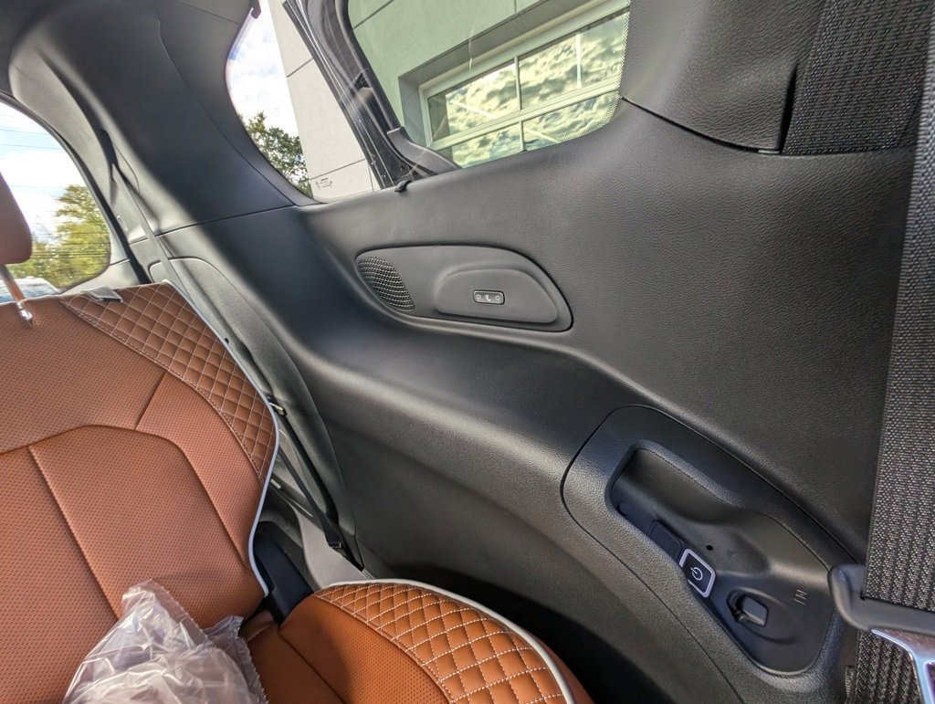 New 2026 Chrysler Pacifica Pinnacle image 47