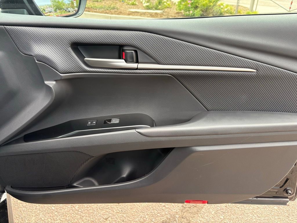 Used 2025 Toyota Camry SE image 32