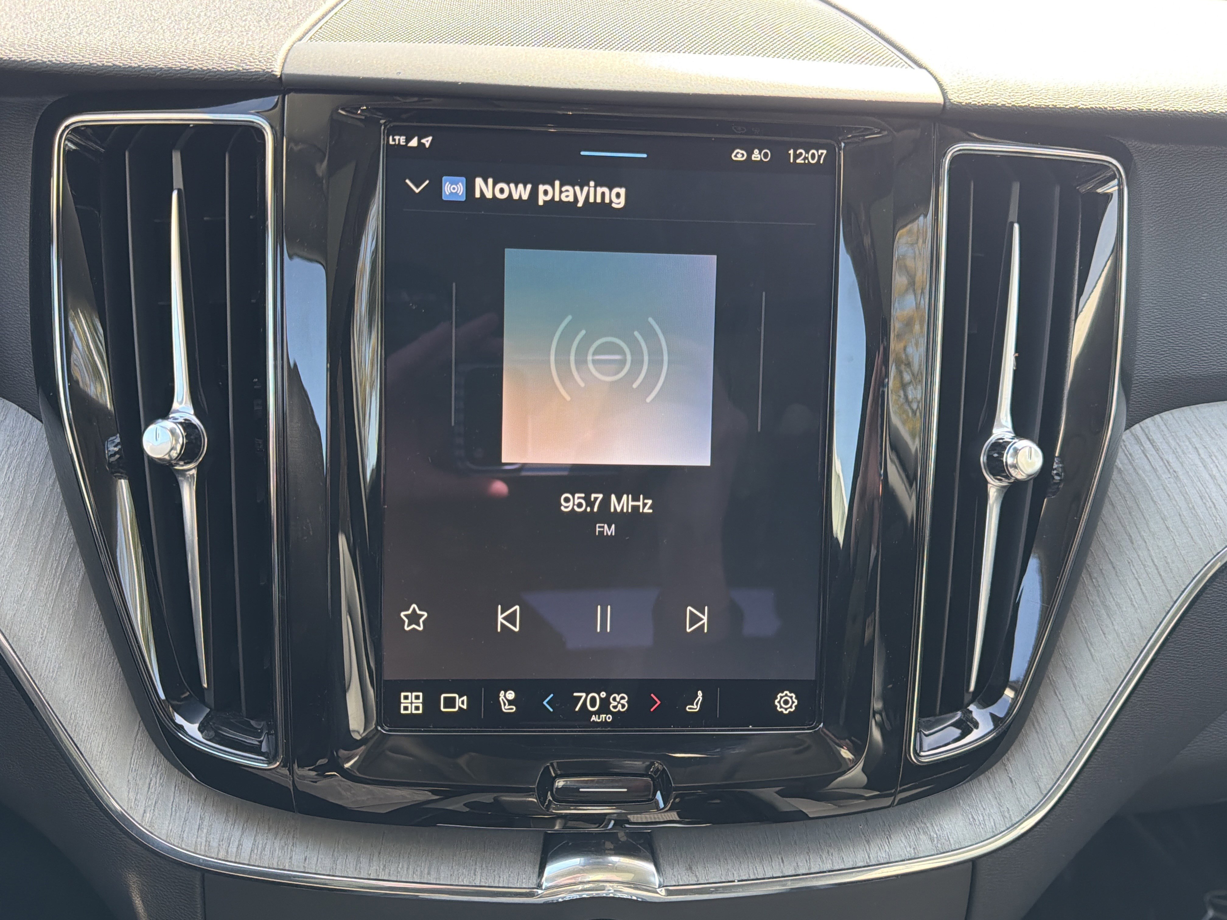 Certified 2025 Volvo XC60 B5 Plus image 23