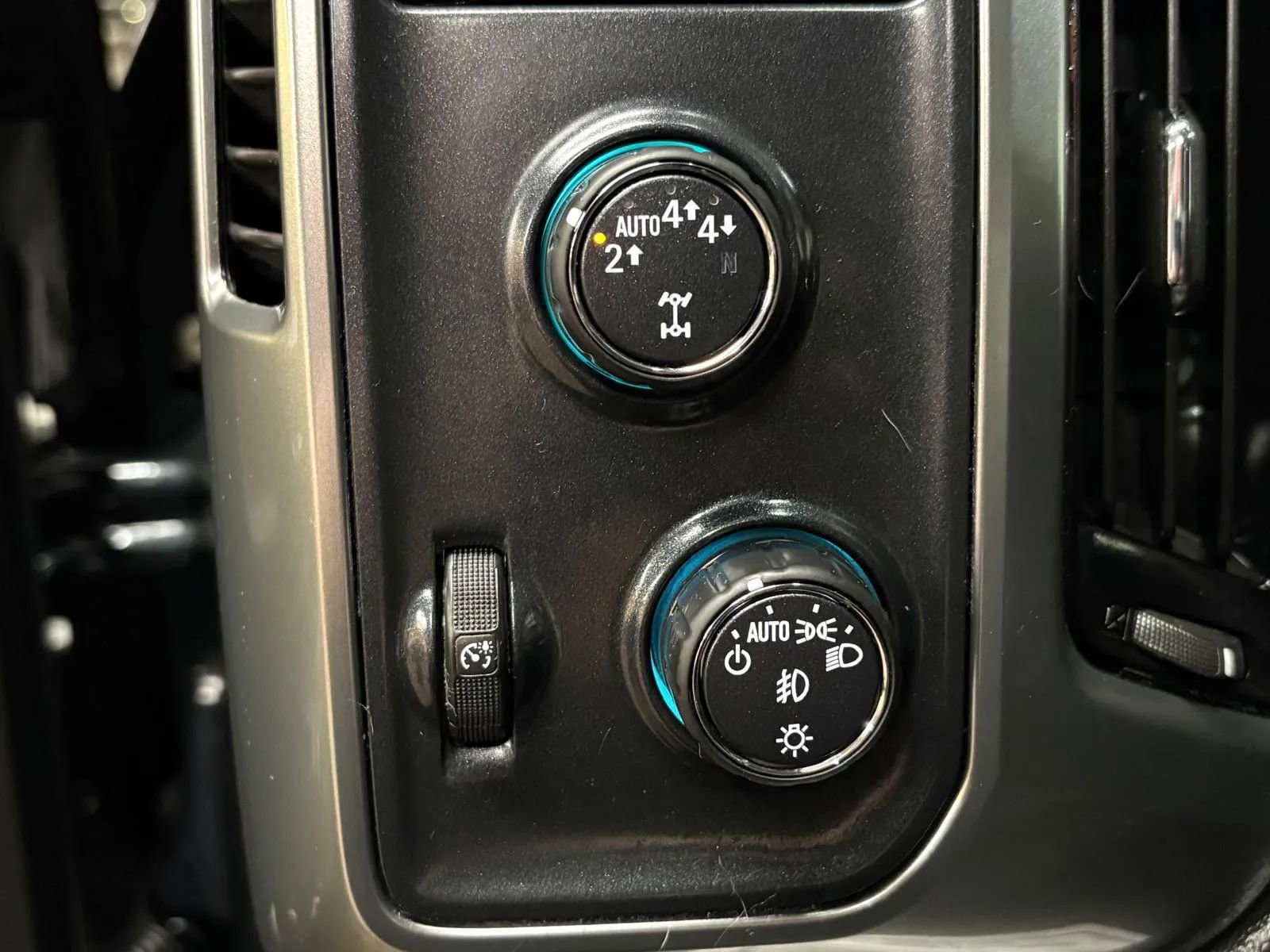 Used 2017 Chevrolet Silverado 1500 LT w/ All Star Edition image 32