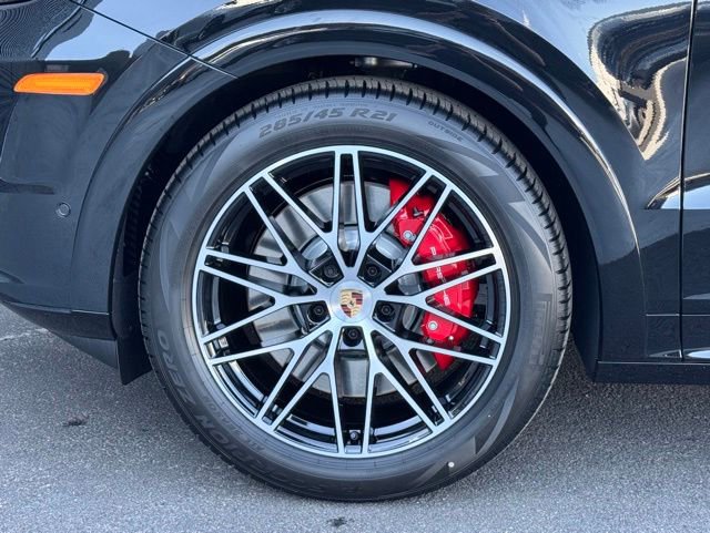 New 2026 Porsche Cayenne GTS AWD/4WD image 11