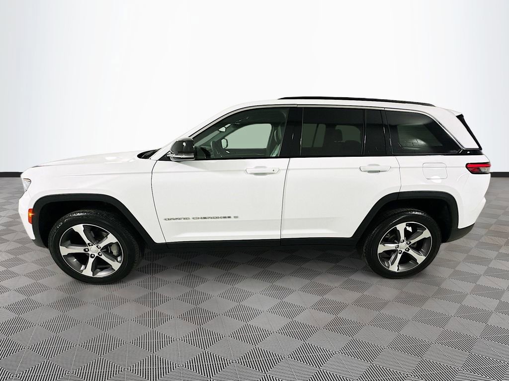 Certified 2024 Jeep Grand Cherokee Limited w/ Trailer Tow Package AWD/4WD image 4