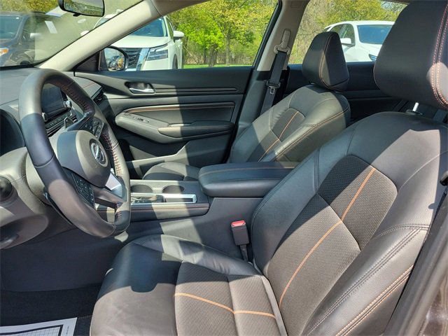 Certified 2022 Nissan Altima 2.5 SR w/ Midnight Edition Package image 5