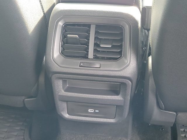 Used 2023 Volkswagen Taos SE w/ Black Wheel Package FWD image 6