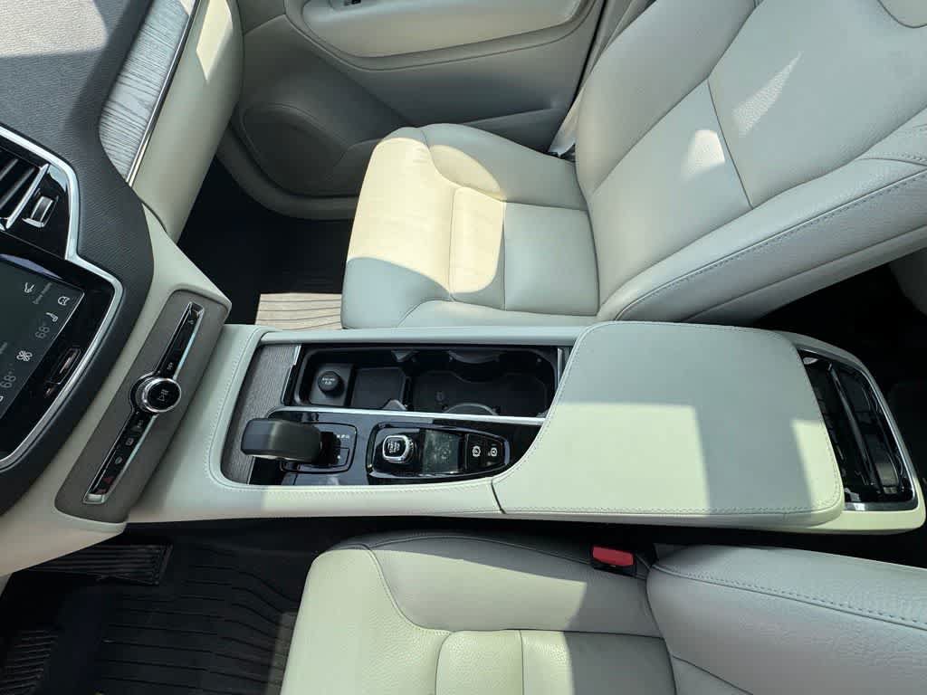 Used 2024 Volvo XC90 B6 Plus w/ Protection Package Premier AWD/4WD image 23